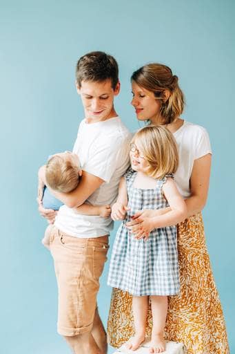 Photo of the Headshots Studio 'Photographe Famille, Grossesse, Naissance, Bébé 🎈Studio La Faute Aux Couleurs'